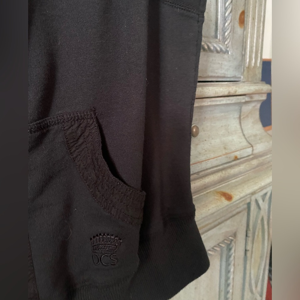 Oleg Cassini Black Sleeveless Hoodie - Picture 6 of 8